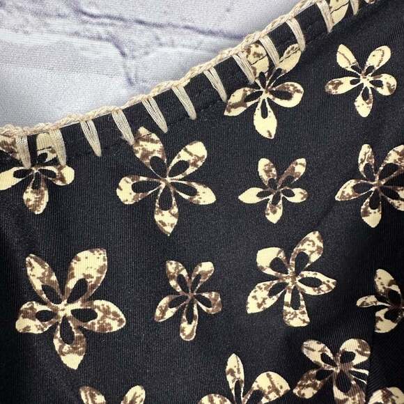 COCO REEF Keeping Solitaire V-Neck Underwire One-Piece Swimsuit - Picture 2 of 6